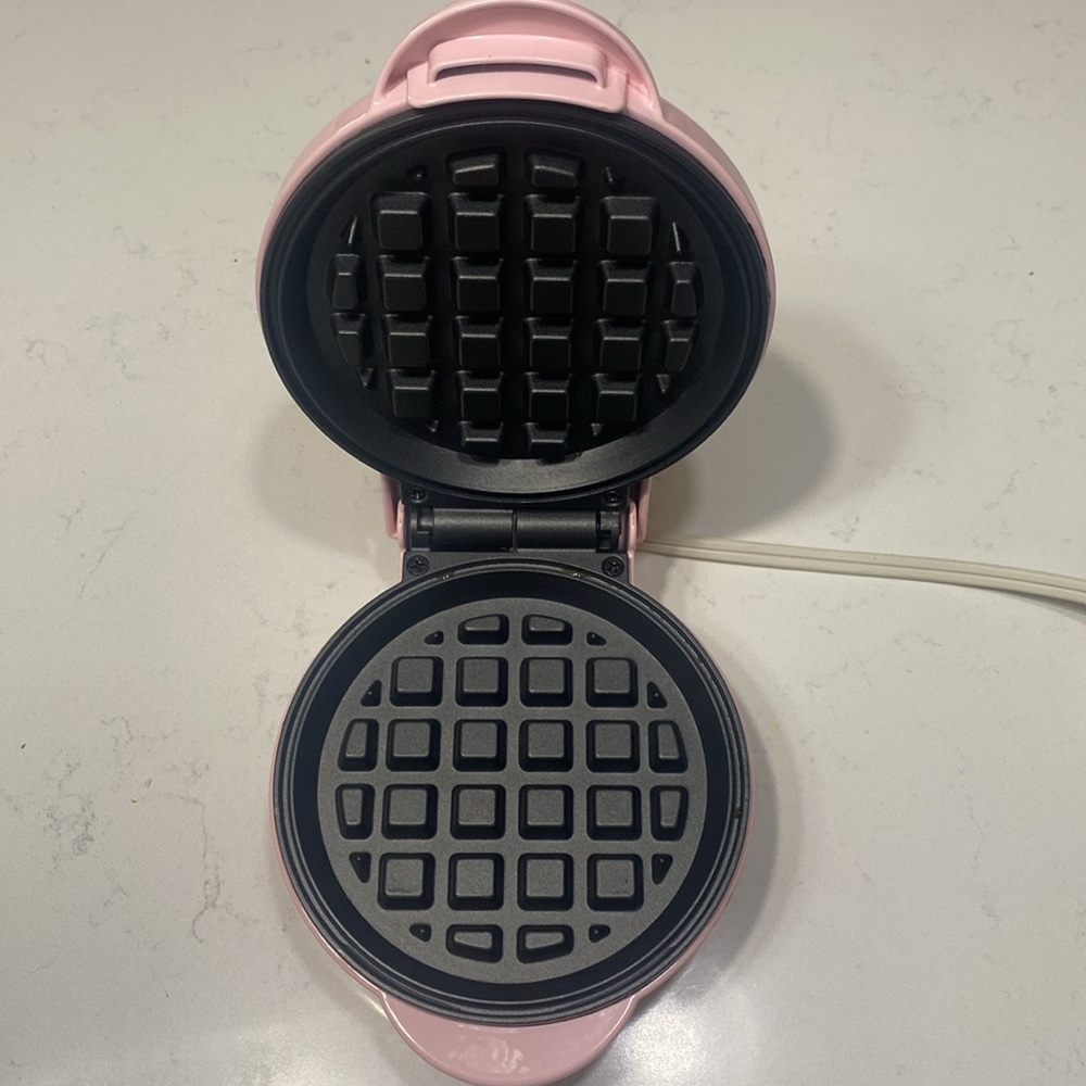 Mini Waffle Maker NWOT - Picture 2 of 3